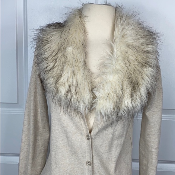 The limited removable collard faux fur sweater - Picture 3 of 16